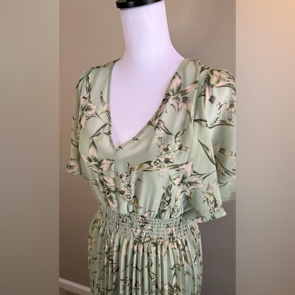 New TAYLOR Medium Floral-Print Smocked Pleated Dress - Picture 11 of 16